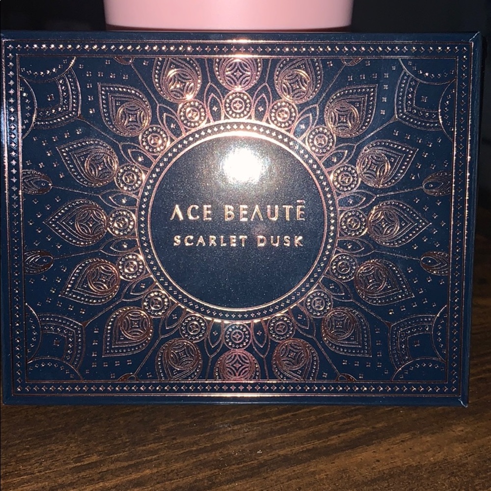 Ace beauty scarlet fish makeup pallet
